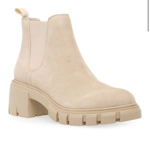 Steve Madden Chelsea Howler Booties Size 8 1/2